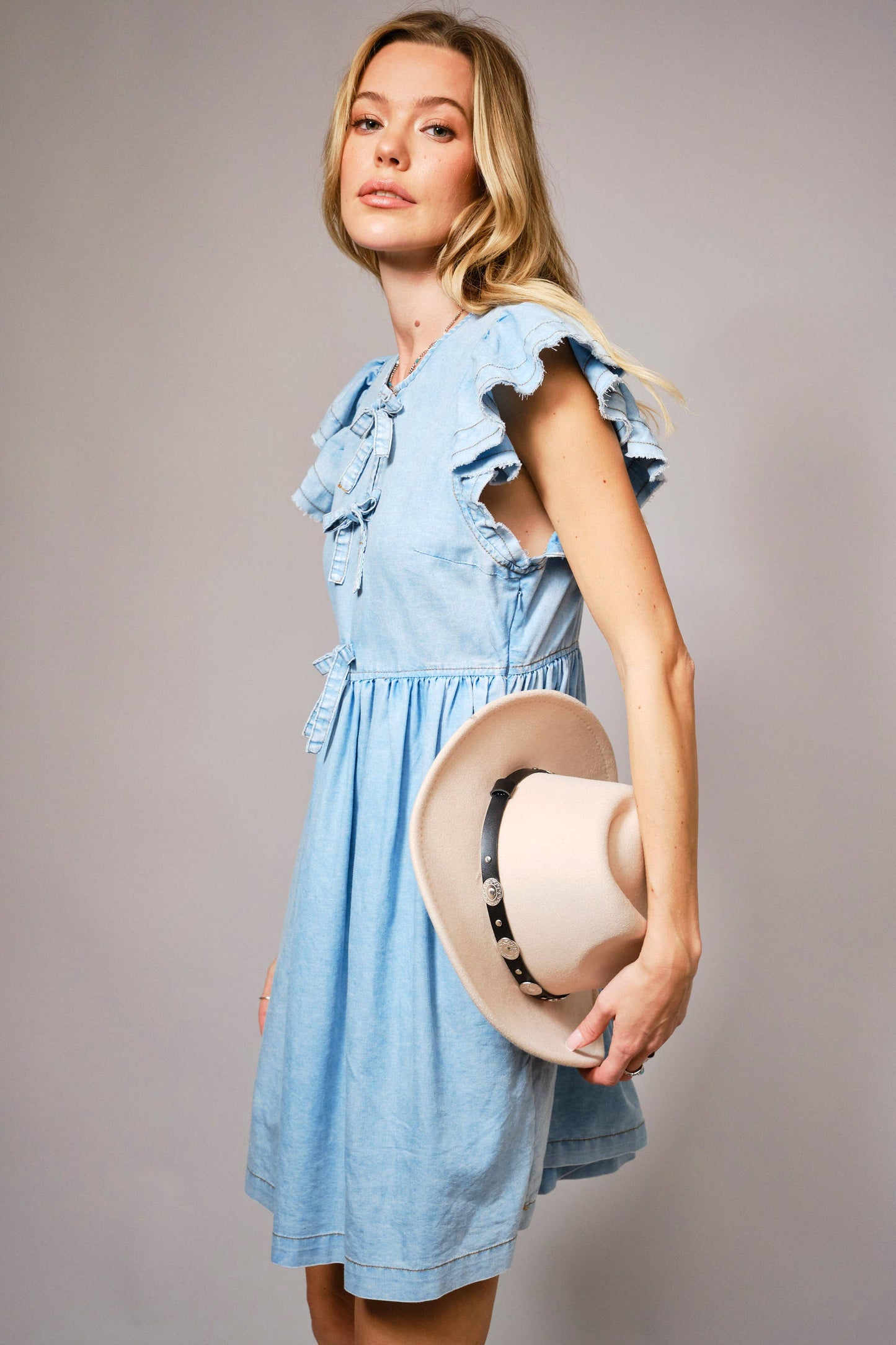 Chambray Ruffle Sleeve Bow Front Minidress: LIGHT WASH