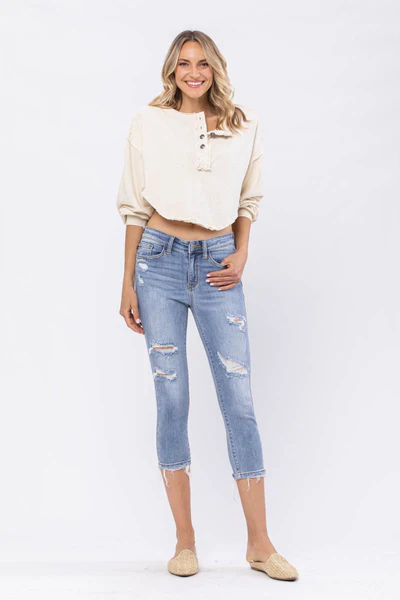 Judy Blue Mid Rise Destroyed Capri Plus