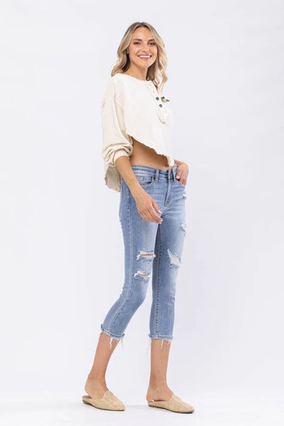 Judy Blue Mid Rise Destroyed Capri Plus