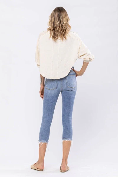 Judy Blue Mid Rise Destroyed Capri Plus