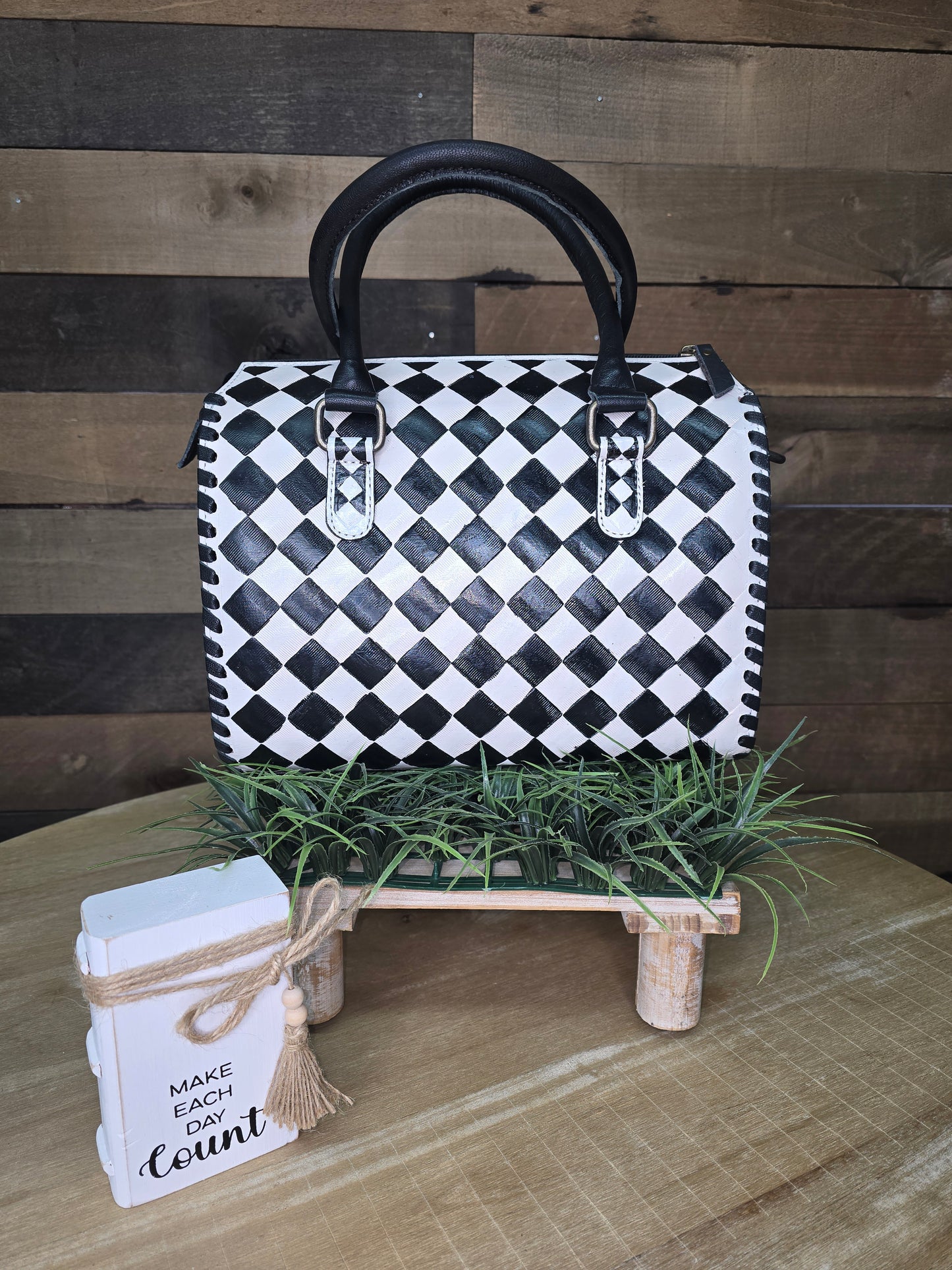 Ivory Pearl Statement Speedy