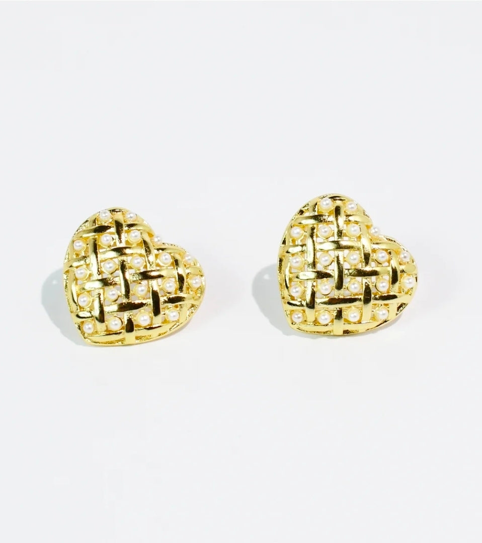 Pretty Pearl Heart Earrings