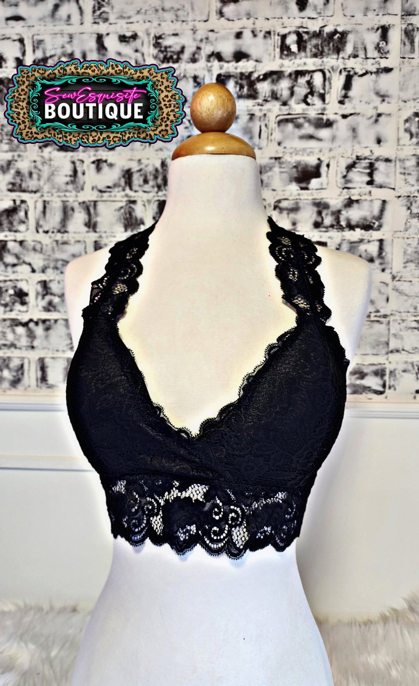 Plus BLACK WOMEN'S LACE PADDED BRALETTE