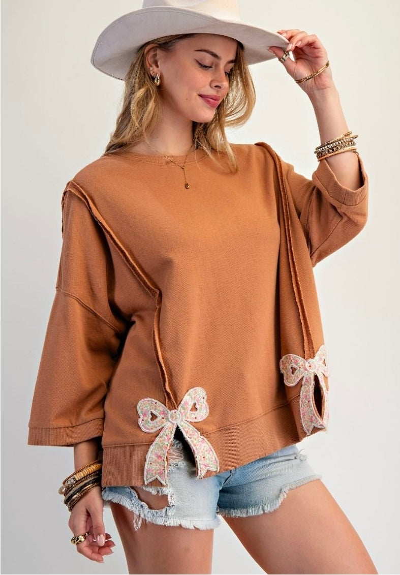 BOW PATCH BOTTOM HEM WASHED TERRY PULLOVER