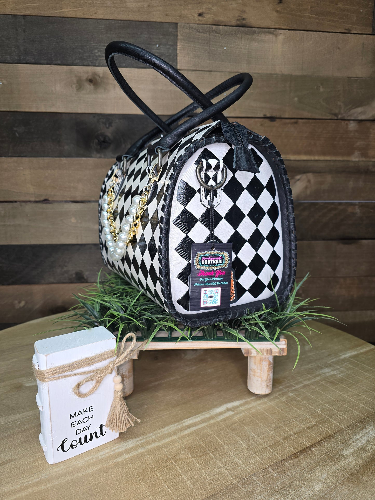 Ivory Pearl Statement Speedy